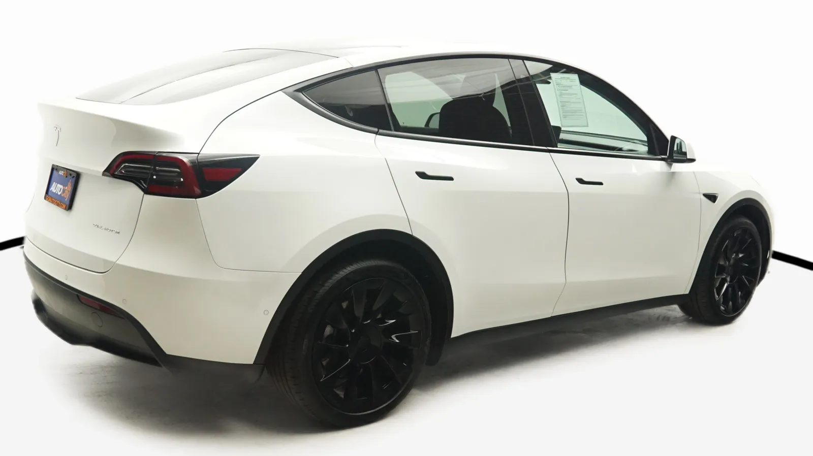 More photos of 2021 Tesla Model Y Long Range at Auto City, CA