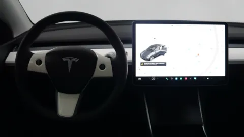 More photos of 2021 Tesla Model Y Long Range at Auto City, CA