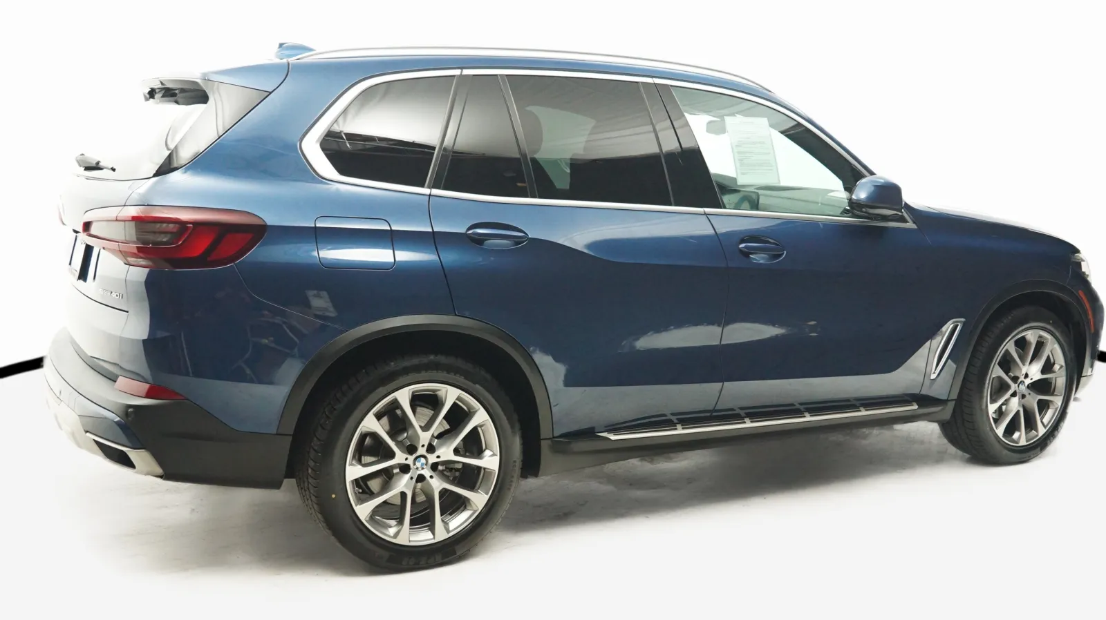 More photos of 2022 BMW X5 sDrive40i at Auto City, CA