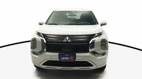 More photos of 2022 Mitsubishi Outlander SEL at Auto City, CA