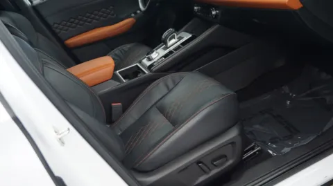 More photos of 2022 Mitsubishi Outlander SEL at Auto City, CA