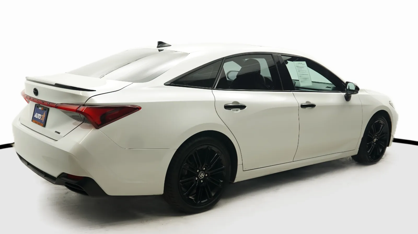 More photos of 2022 Toyota Avalon Hybrid XSE Nightshade at Auto City, CA