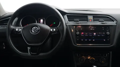 More photos of 2020 Volkswagen Tiguan SE at Auto City, CA