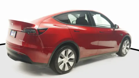 More photos of 2024 Tesla Model Y Long Range at Auto City, CA