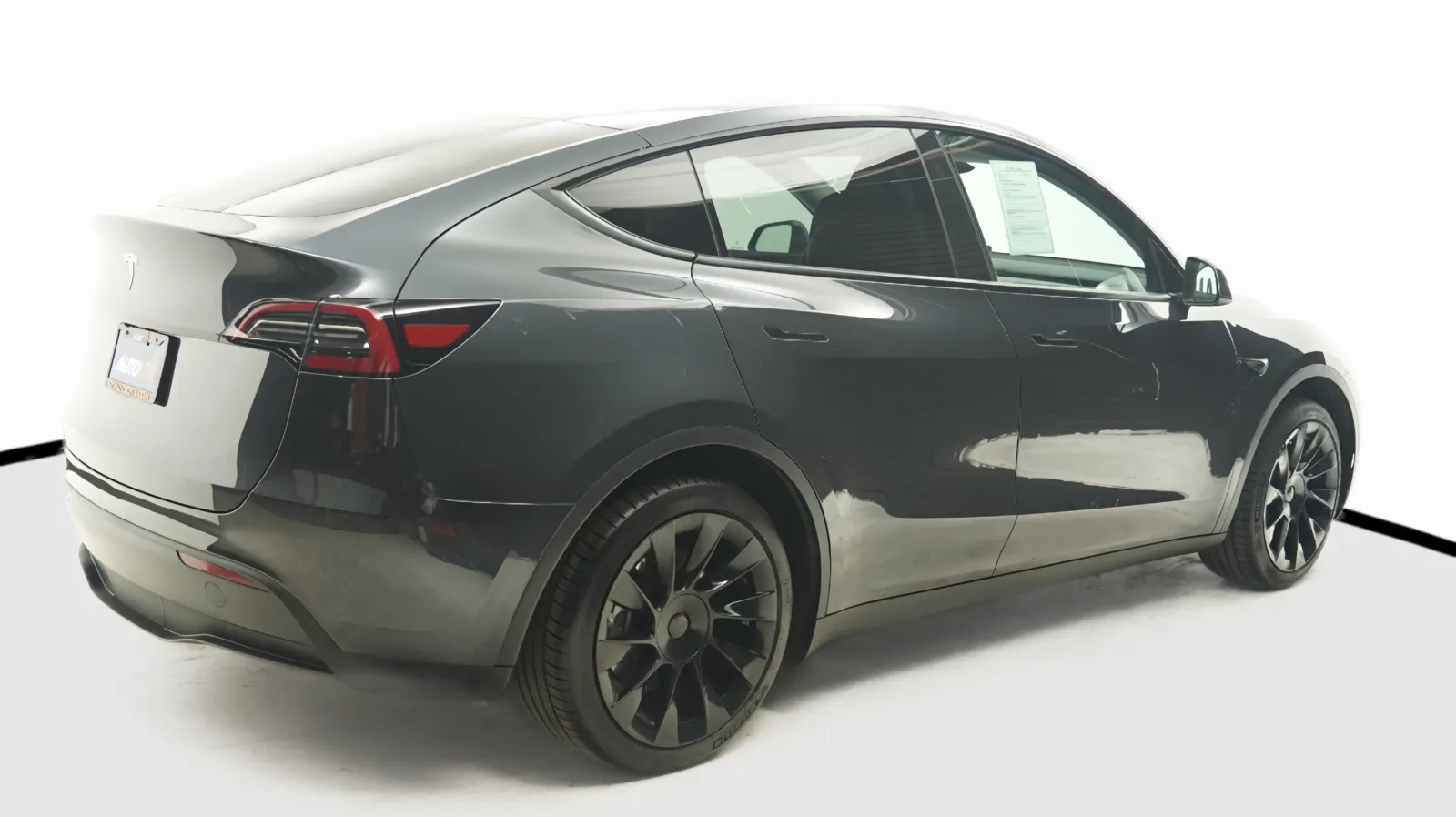 More photos of 2024 Tesla Model Y Long Range at Auto City, CA