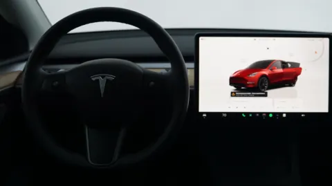 More photos of 2023 Tesla Model Y Long Range at Auto City, CA