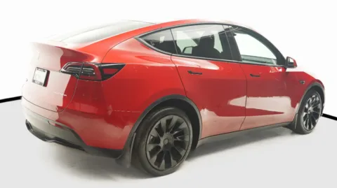 More photos of 2023 Tesla Model Y Long Range at Auto City, CA