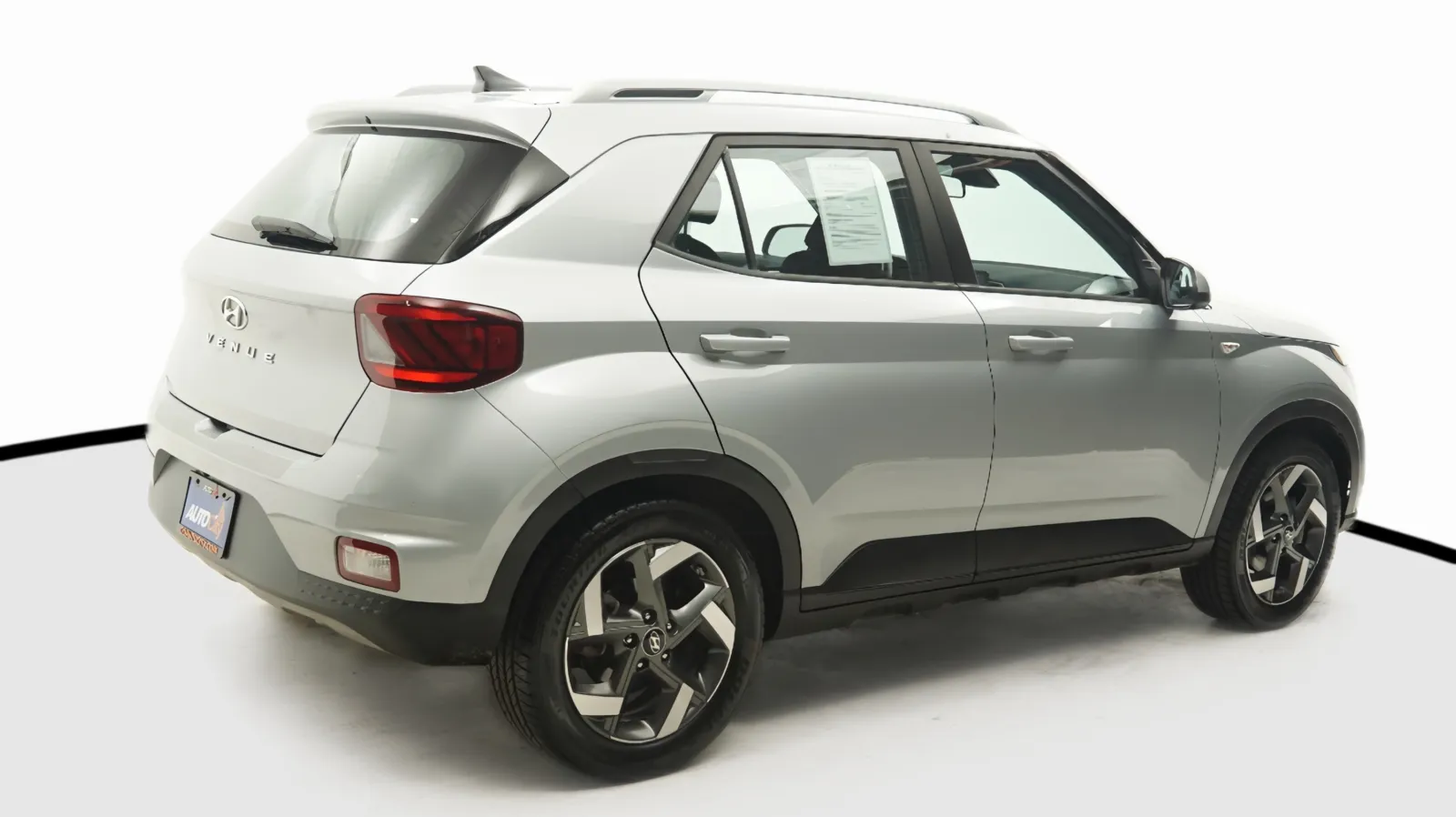 More photos of 2022 Hyundai VENUE SEL at Auto City, CA