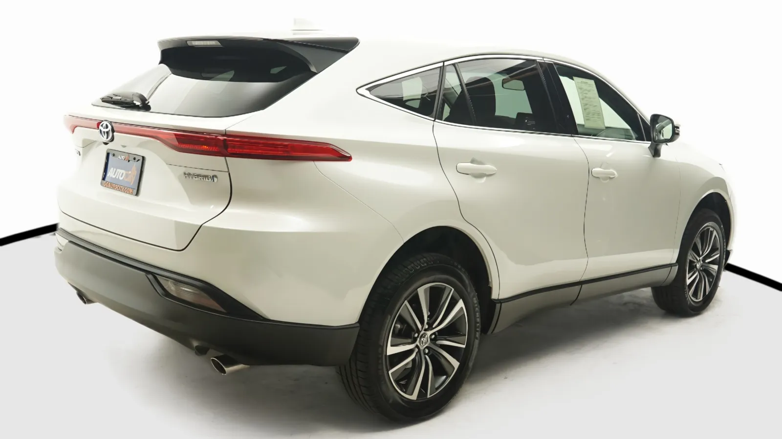 More photos of 2022 Toyota Venza LE at Auto City, CA