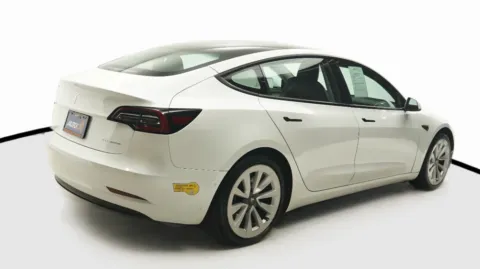 More photos of 2022 Tesla Model 3 Long Range at Auto City, CA