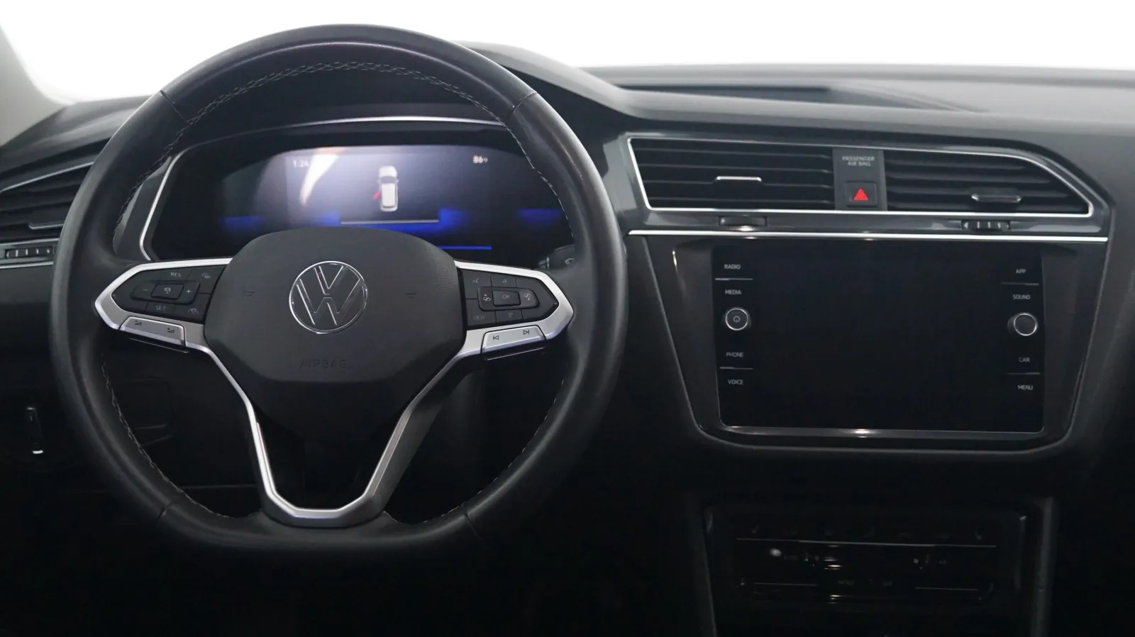 More photos of 2024 Volkswagen Tiguan SE at Auto City, CA