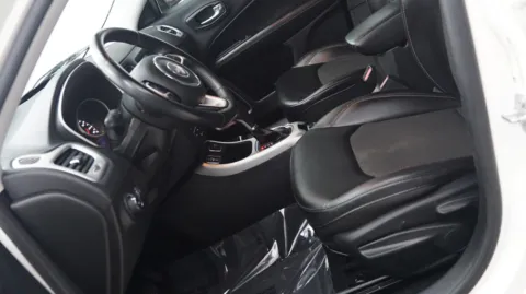 More photos of 2020 Jeep Compass Latitude w/Sun/Wheel Pkg at Auto City, CA