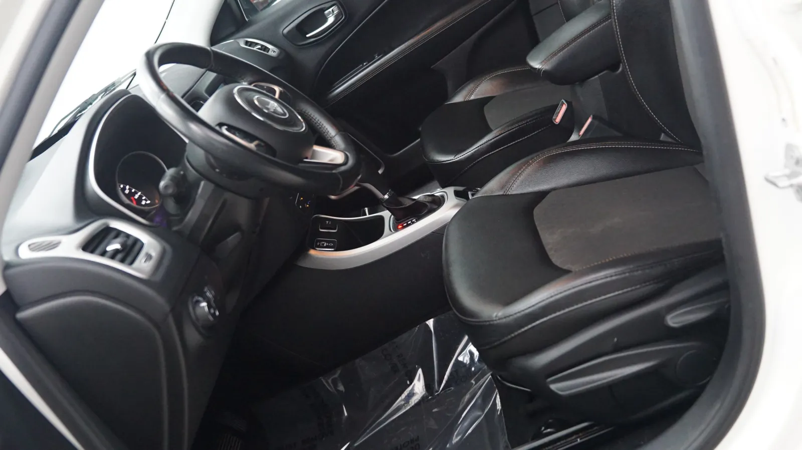 More photos of 2020 Jeep Compass Latitude w/Sun/Wheel Pkg at Auto City, CA