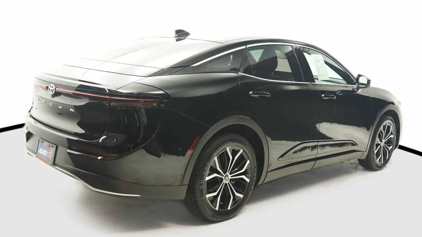 More photos of 2024 Toyota Crown XLE at Auto City, CA