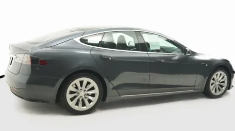 More photos of 2018 Tesla Model S 75D at Auto City, CA