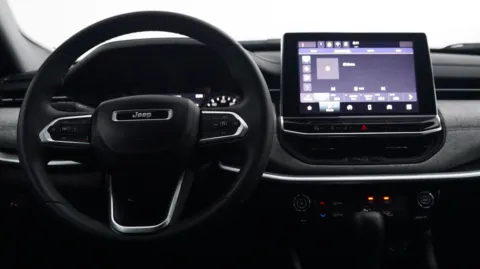More photos of 2024 Jeep Compass Latitude at Auto City, CA