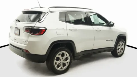 More photos of 2024 Jeep Compass Latitude at Auto City, CA