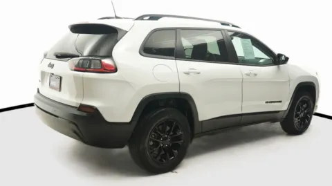 More photos of 2023 Jeep Cherokee Altitude Lux at Auto City, CA