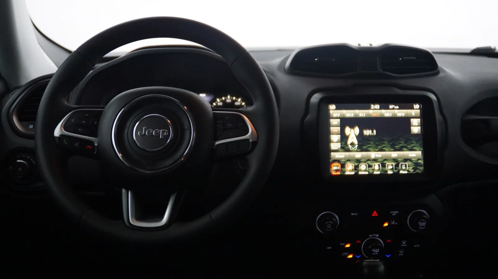 More photos of 2023 Jeep Renegade Upland at Auto City, CA