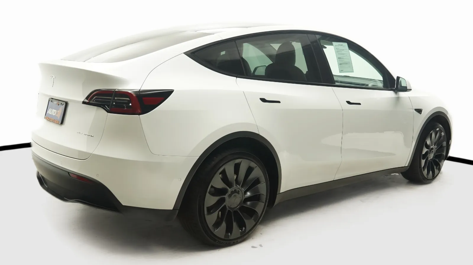 More photos of 2021 Tesla Model Y Long Range at Auto City, CA