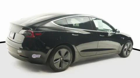 More photos of 2019 Tesla Model 3 Long Range at Auto City, CA