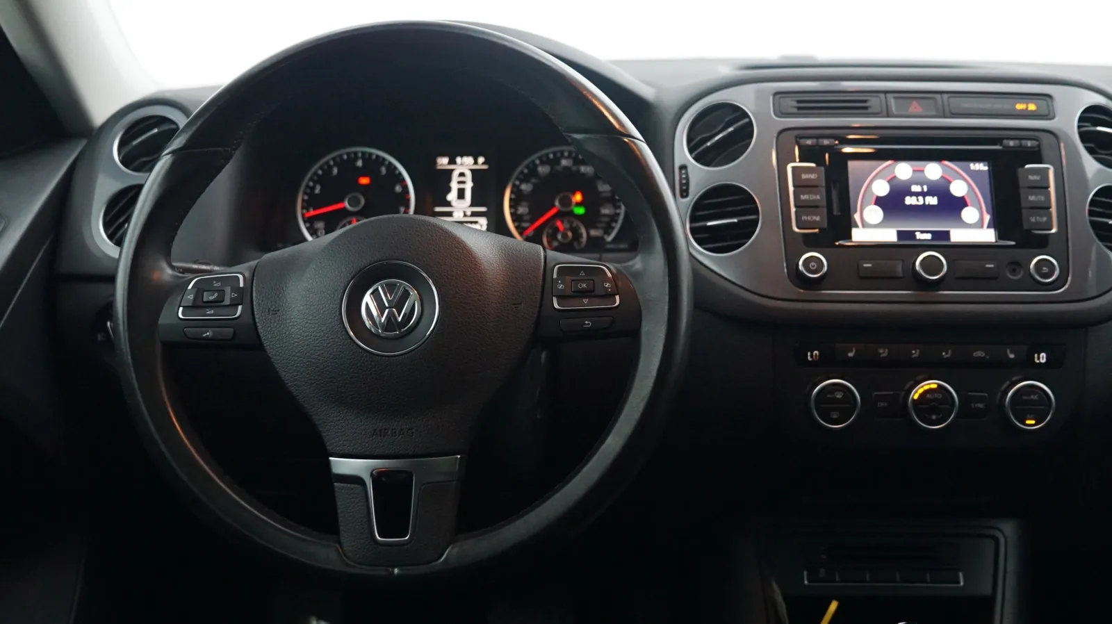 More photos of 2014 Volkswagen Tiguan SEL at Auto City, CA