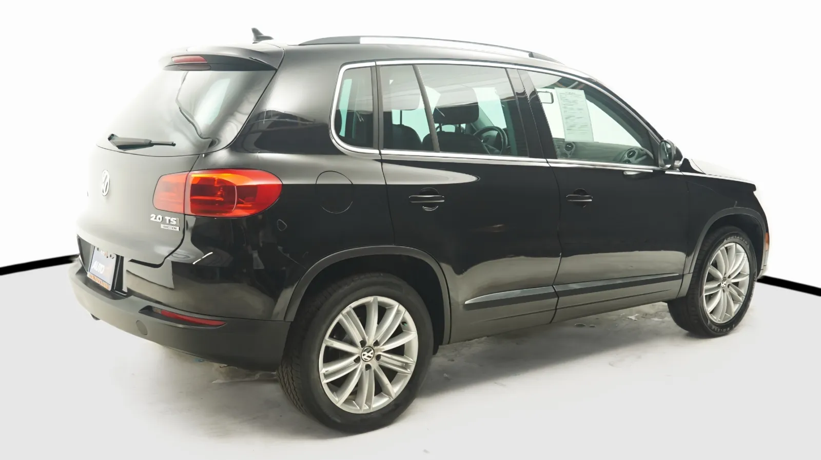 More photos of 2014 Volkswagen Tiguan SEL at Auto City, CA