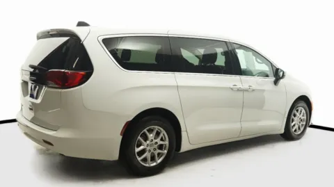 More photos of 2023 Chrysler Voyager LX at Auto City, CA