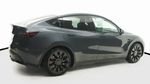 More photos of 2022 Tesla Model Y Performance at Auto City, CA
