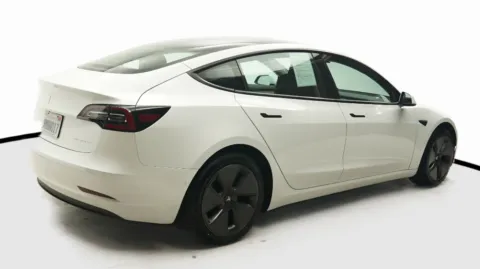 More photos of 2021 Tesla Model 3 Long Range at Auto City, CA