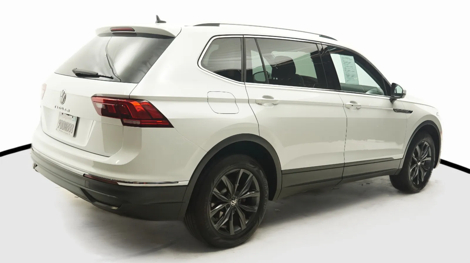 More photos of 2023 Volkswagen Tiguan SE at Auto City, CA