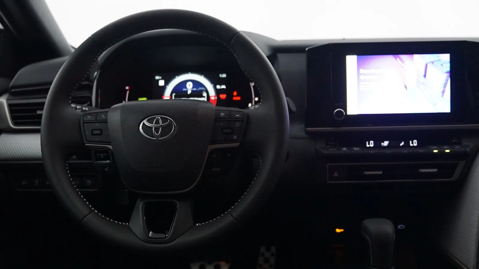 More photos of 2025 Toyota Camry SE at Auto City, CA