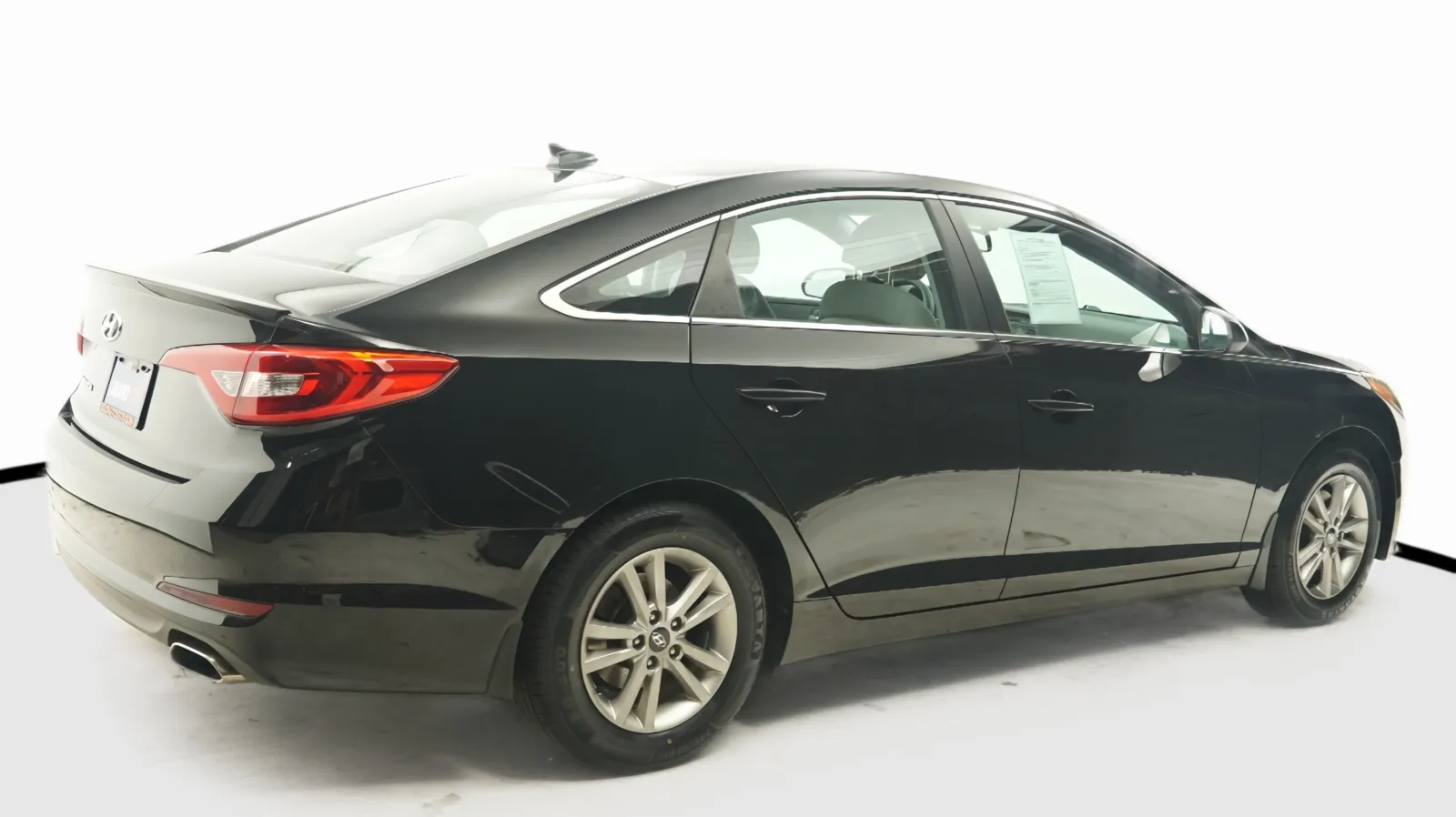 More photos of 2015 Hyundai Sonata 2.4L SE at Auto City, CA