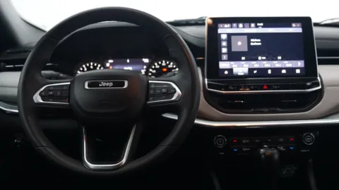 More photos of 2023 Jeep Compass Limited at Auto City, CA