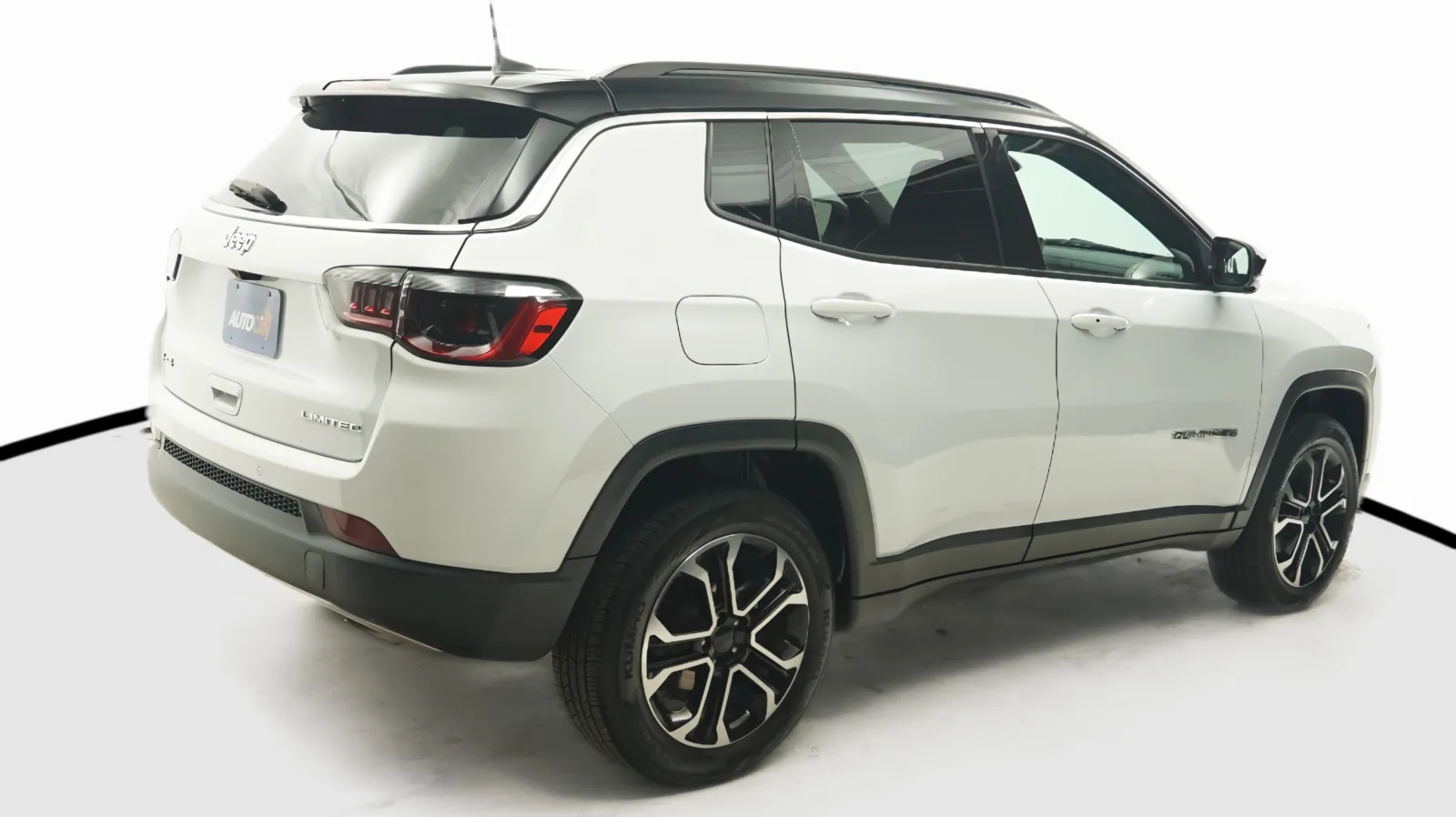 More photos of 2023 Jeep Compass Limited at Auto City, CA