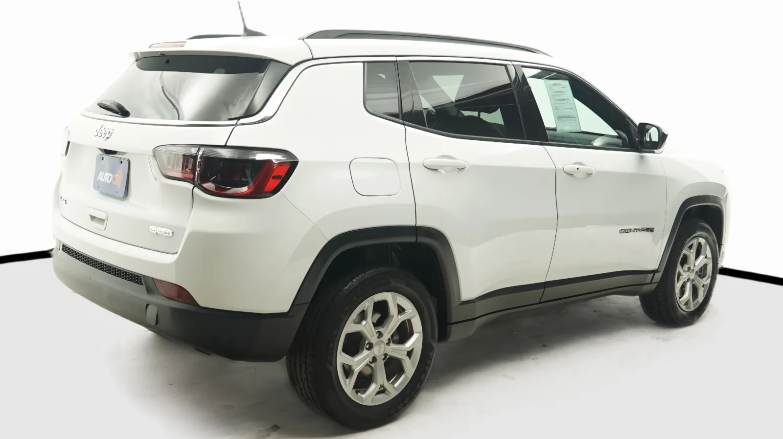 More photos of 2024 Jeep Compass Latitude at Auto City, CA