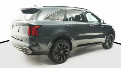 More photos of 2022 Kia Sorento SX at Auto City, CA