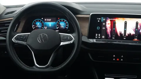 More photos of 2024 Volkswagen Atlas 2.0T SE w/Technology at Auto City, CA