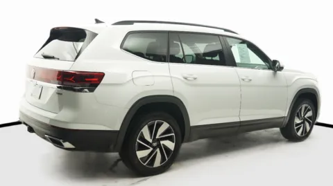 More photos of 2024 Volkswagen Atlas 2.0T SE w/Technology at Auto City, CA