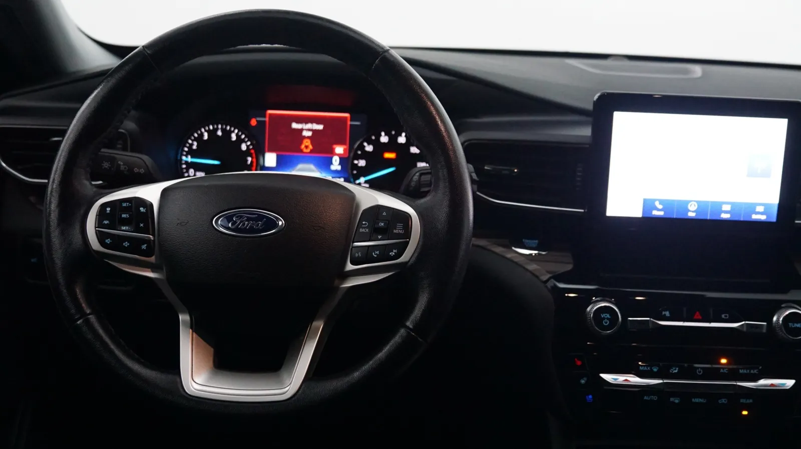 More photos of 2023 Ford Explorer Limited at Auto City, CA