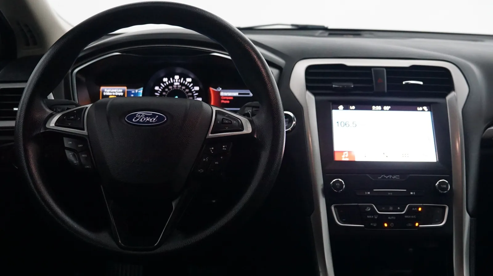 More photos of 2019 Ford Fusion SE at Auto City, CA