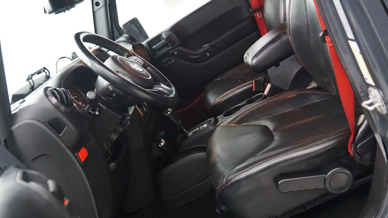 Jeep Wrangler photo 7