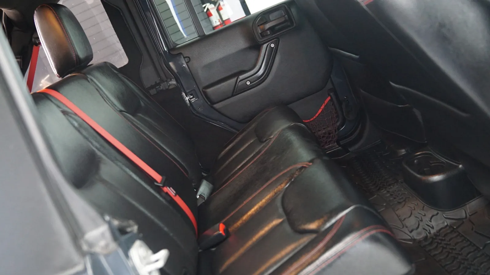 Jeep Wrangler photo 11