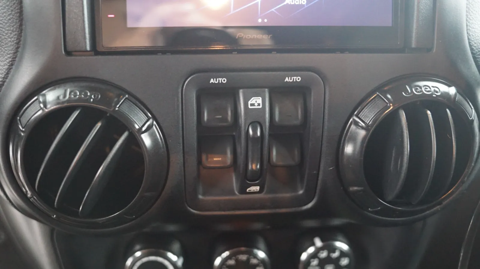 Jeep Wrangler photo 18