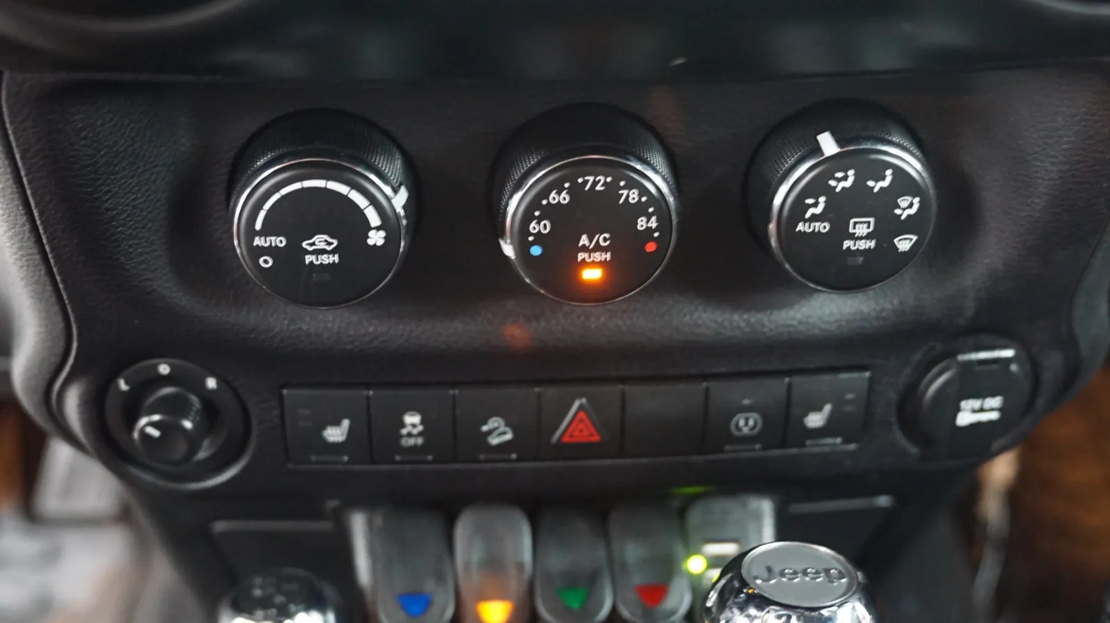 Jeep Wrangler photo 19