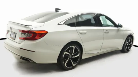 More photos of 2021 Honda Accord Sport at Auto City, CA