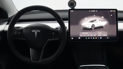 More photos of 2022 Tesla Model 3 Long Range at Auto City, CA