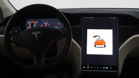 More photos of 2018 Tesla Model X 100D at Auto City, CA