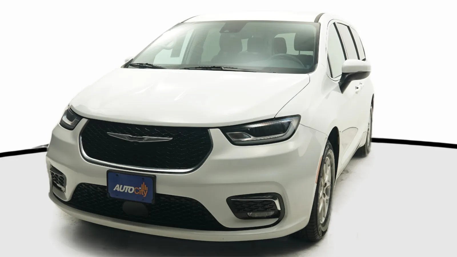 White 2023 Chrysler Pacifica Touring L for sale in El Cajon, CA