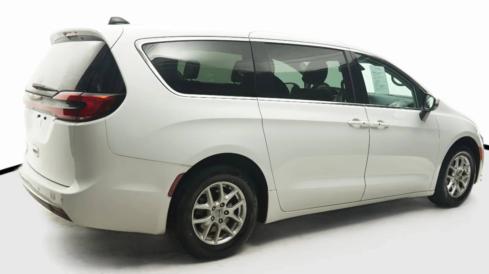 More photos of 2023 Chrysler Pacifica Touring L at Auto City, CA